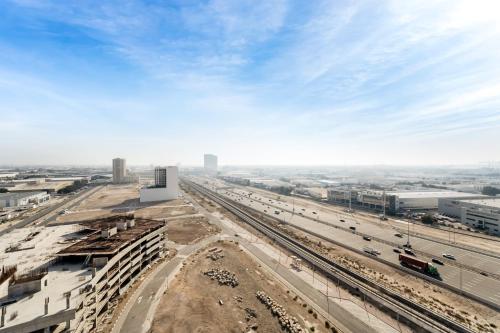 Chic 1 BR with Port Views near Jebel Ali Free Zone JAFZA