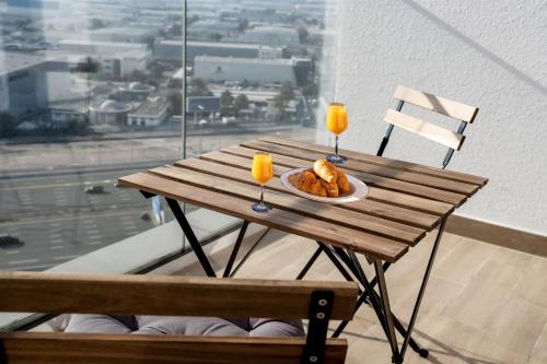 Chic 1 BR with Port Views near Jebel Ali Free Zone JAFZA