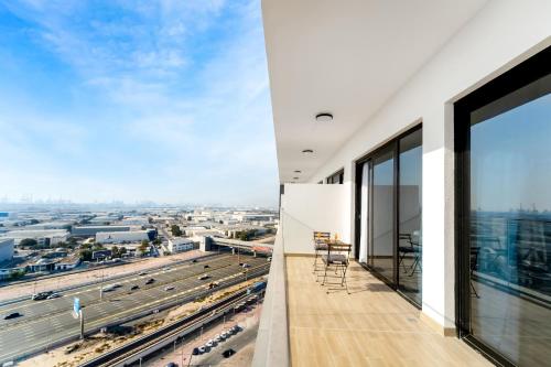 Chic 1 BR with Port Views near Jebel Ali Free Zone JAFZA