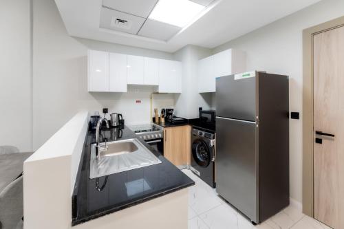 Chic 1 BR with Port Views near Jebel Ali Free Zone JAFZA