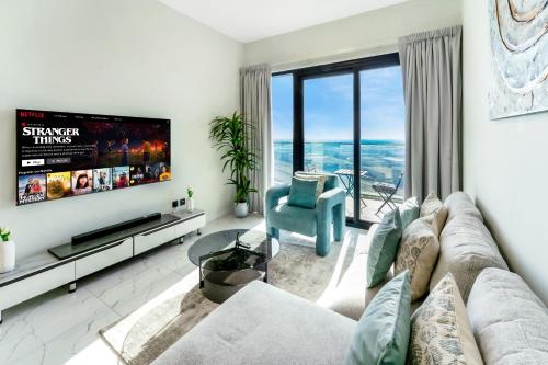 Chic 1 BR with Port Views near Jebel Ali Free Zone JAFZA