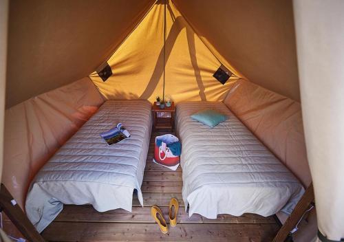 2 twin beds