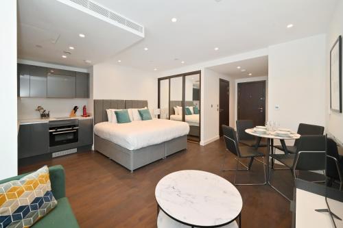 Access Tower Hill - image 12