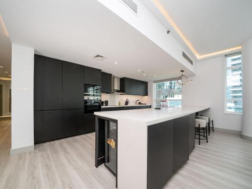 Waterfront Dubai Marina 3-Bedroom Sanctuary, Дубай (фото 10)