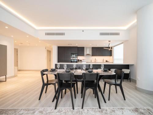 Waterfront Dubai Marina 3-Bedroom Sanctuary, Дубай (фото 9)