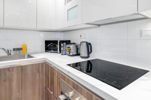 Prime JBR Location a Trendy 2BHK and 3 Mins to Tram, Dubai (Foto 5)