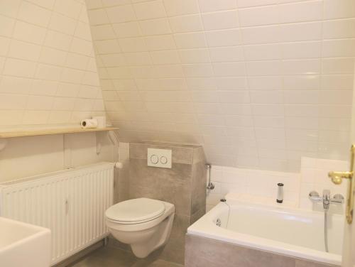 Gemütliche Friesenhaushälfte unter Reet über 3 Etagen mit ca. 90 qm. - image 5