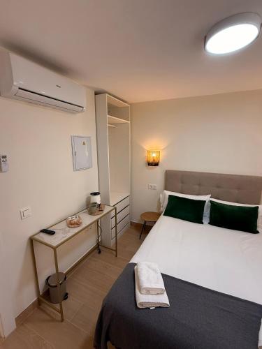 Double Room image 10