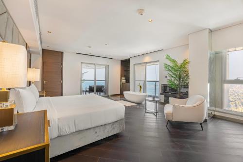 Daniels 3BR at Princess Tower With Full Palm Jumeirah View, Dubai (foto 9)