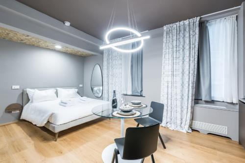 Unique design 200 steps from the Aquarium, Janov (fotografie 3)