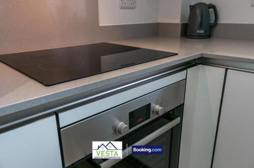 Konyha, Executive Apartment Close to Station in Hatfield