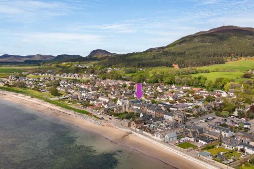Tuvākā izklaides vieta, Thistle Apartment Golspie in Golspija