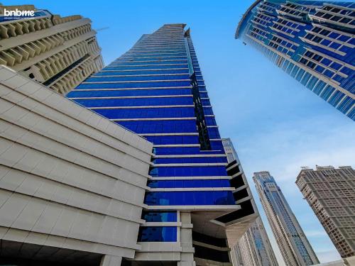 bnbmehomes |Contemporary Apt in Business Bay| 2402 - image 12