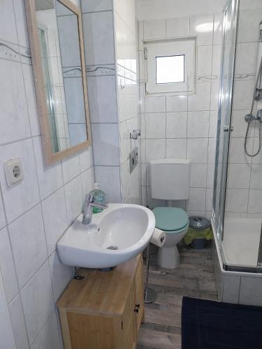 Łazienka, Ferienwohnung 3, Nahe Augenklinik, Zentr SB besonders für Monteure (Ferienwohnung 3, Nahe Augenklinik, Zentr SB besonders fur Monteure) in Sulzbach