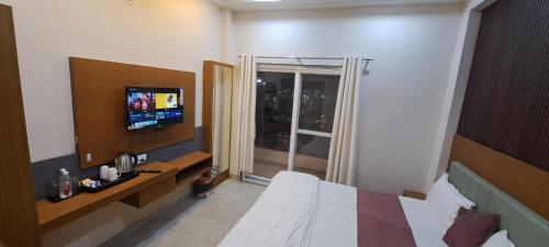 room detail thumbnail 1