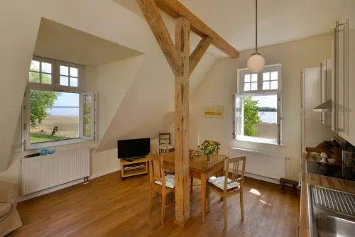 Ferienwohnung 5 am Wasser Gut Grubnow Rügen WLAN und Sauna in Grubnow, Deutschland