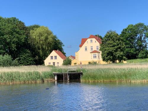 Ferienwohnung-5-am-Wasser-Gut-Grubnow-Ruegen-WLAN-und-Sauna in Neuenkirchen (Vorpommern-Rugen)