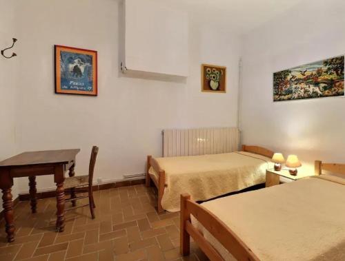 Charmante maison en Camargue avec piscine partagée - image 2