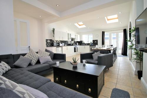 Big Value Big House by Property Promise - Cardiff