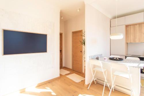 #25 2BDR Port, 5min from the Old Town Balcony, AC&WIFI, Nice (photo 6)