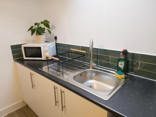 Super Convenient Keyless Entry Two Bedroom Loft by Property Promise in Splott