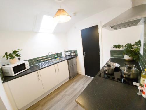 Super Convenient Keyless Entry Two Bedroom Loft by Property Promise in Splott