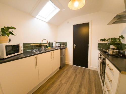 Super Convenient Keyless Entry Two Bedroom Loft by Property Promise in Splott