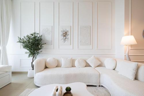 Luxurious 1BR with amazing Burj Khalifa View!