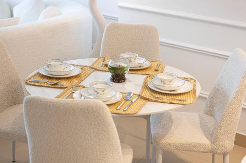 Luxurious 1BR with amazing Burj Khalifa View!