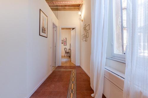 Rose - Appartamento in centro storico con balcone con vista