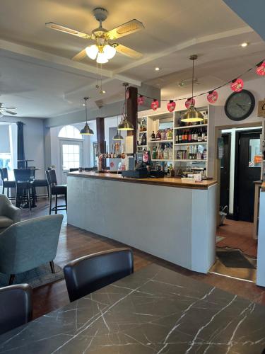 Coach house hotel - image 13