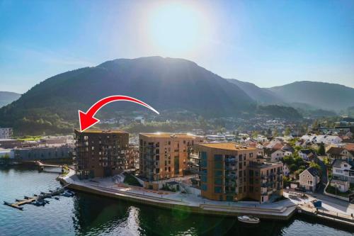 Penthouse with fjord view and parking in Sogndal