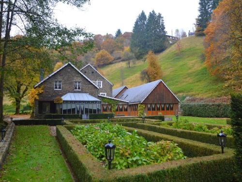 Magnificent Manor in Vresse-Sur-Semois with Sauna gîte à louer Orchimont