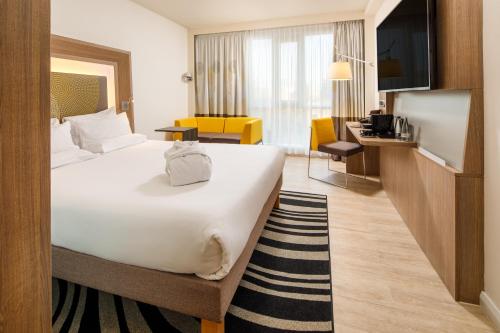 room detail thumbnail 1