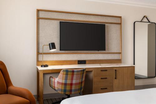 King Room - Hearing Accessible/Non-Smoking 