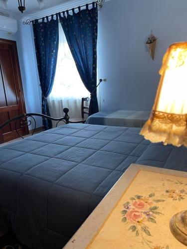 1 king bed, 1 twin bed