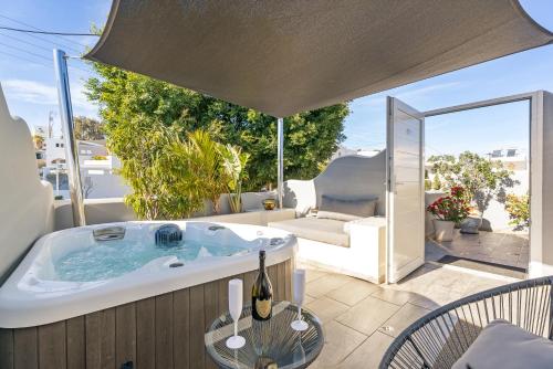 Oasis Suites Fira – Fira, UT