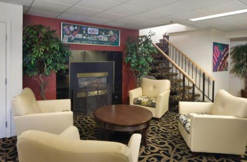Enjoy all Reno has to offer in this 2BD resort condo with outdoor pool or hot tub - image 6