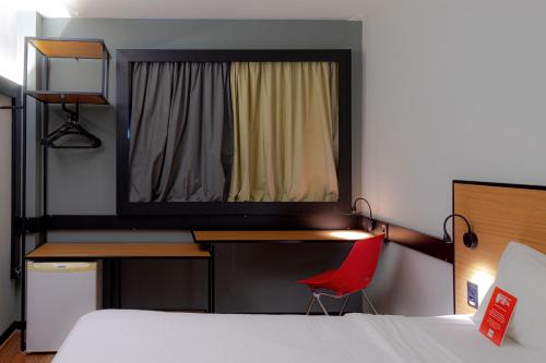 Standard Double Room image 8