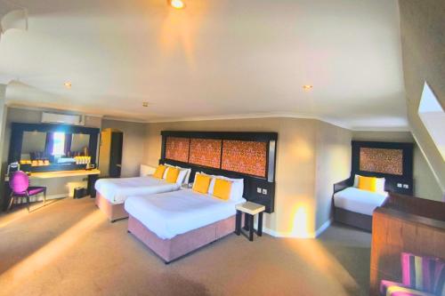 Flannery's Hotel
