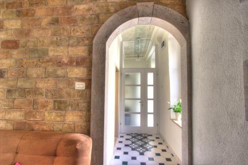 Petrizio Palace - image 13