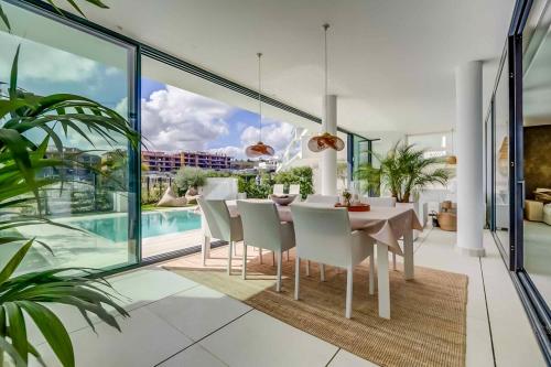 131 - Luxury Apartment with Private Pool and Views, El Higueron, Fuengirola (fotografie 8)