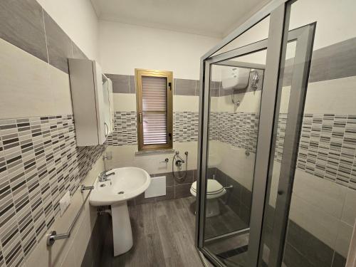 2 bedrooms, 3 beds
