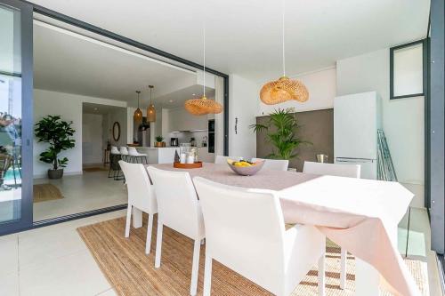 131 - Luxury Apartment with Private Pool and Views, El Higueron, Fuengirola (fotografie 7)