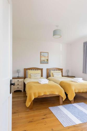 Charming Seaside Cottage - 5-Min Walk to Beach Charming Seaside Cottage - 5-Min Walk to Beach