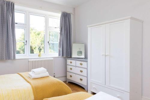 Charming Seaside Cottage - 5-Min Walk to Beach Charming Seaside Cottage - 5-Min Walk to Beach