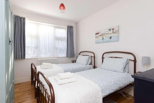 Charming Seaside Cottage - 5-Min Walk to Beach Charming Seaside Cottage - 5-Min Walk to Beach