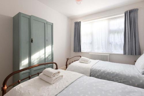 Charming Seaside Cottage - 5-Min Walk to Beach Charming Seaside Cottage - 5-Min Walk to Beach