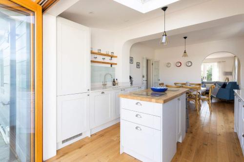 Charming Seaside Cottage - 5-Min Walk to Beach Charming Seaside Cottage - 5-Min Walk to Beach