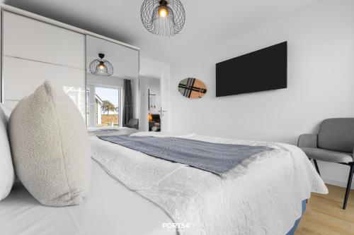 Apartment with Terrace image 8